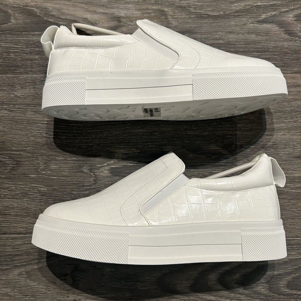 NEW Lulus Size 7.5 Cassay White Crocodile Embossed Platform Slip On Sneakers - Picture 2 of 9